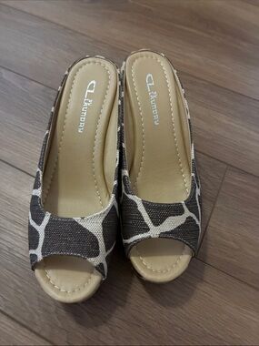 CL by Laundry Brown and Cream Giraffe-Print Espadrille Wedge Slides